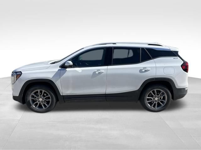 Used 2022 GMC Terrain SLT w/ Infotainment Package II AWD/4WD image 2