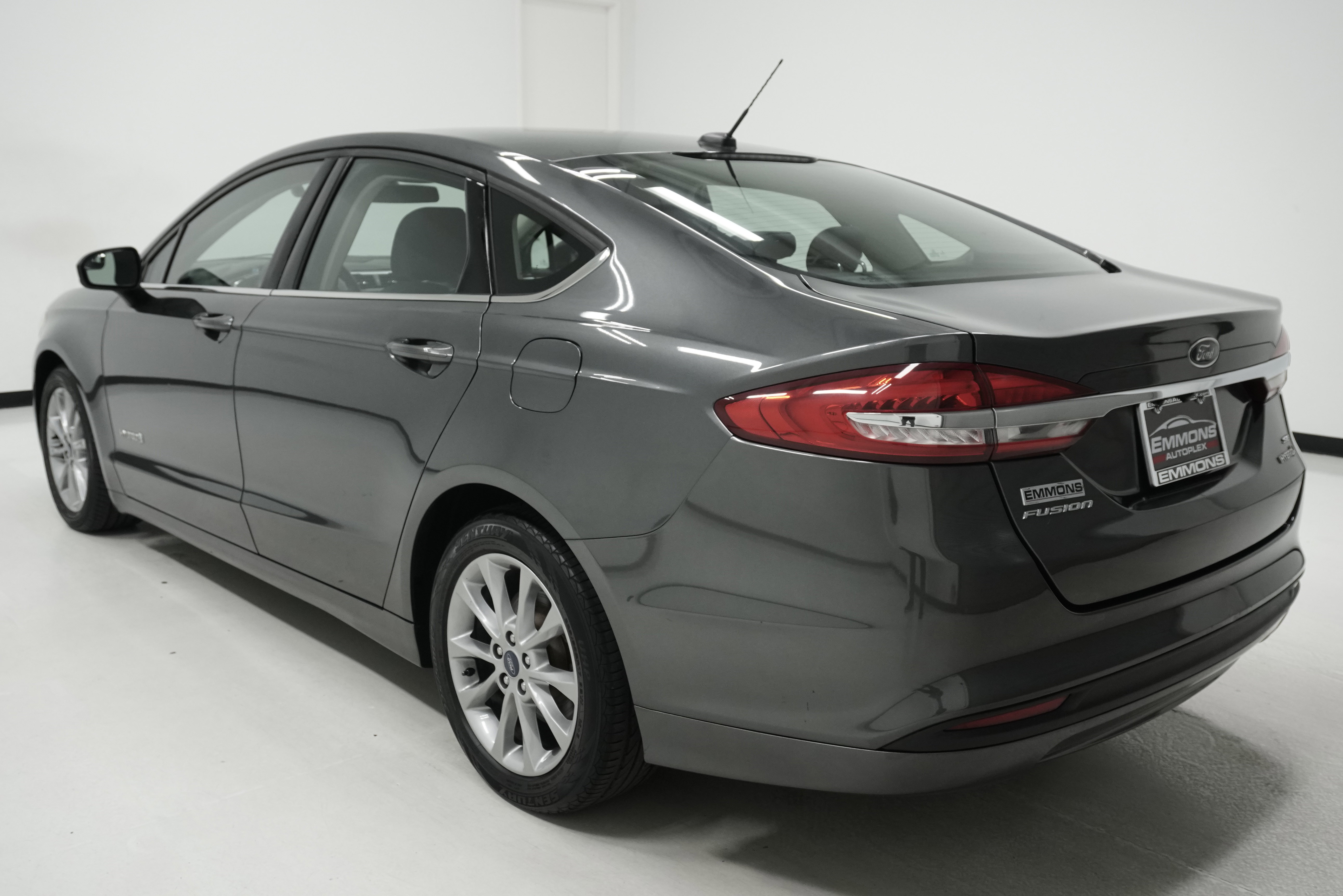 Used 2017 Ford Fusion SE FWD image 6