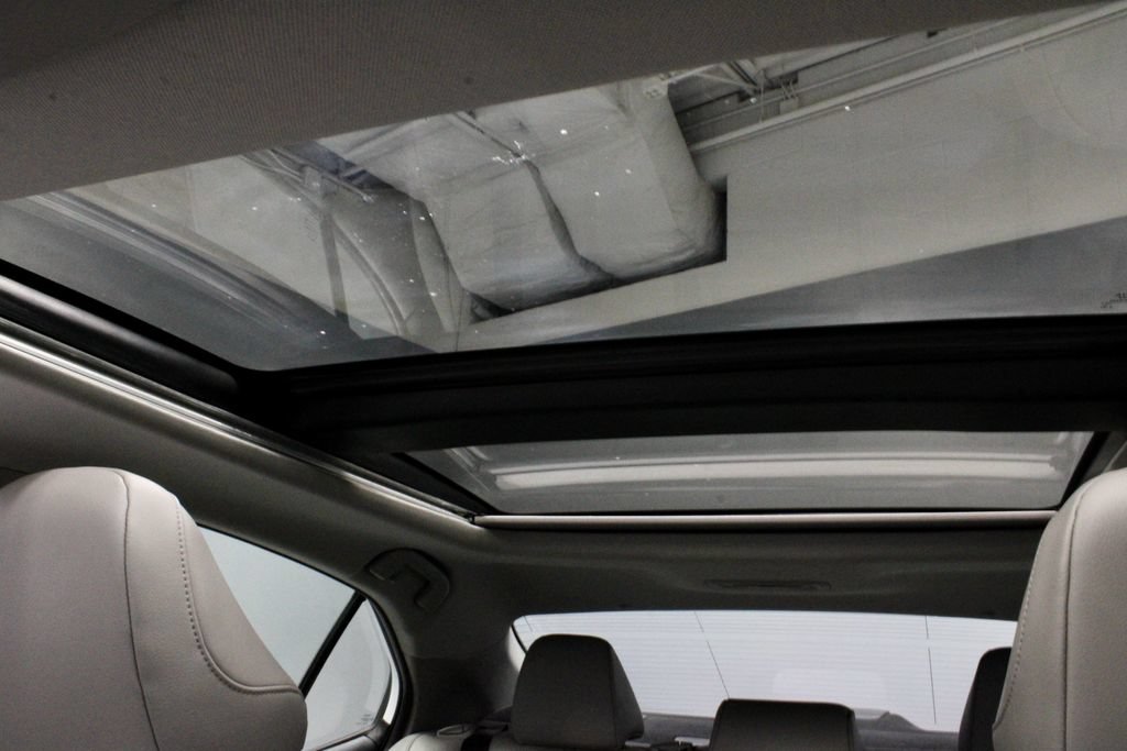 Used 2020 Toyota Camry XSE FWD image 31