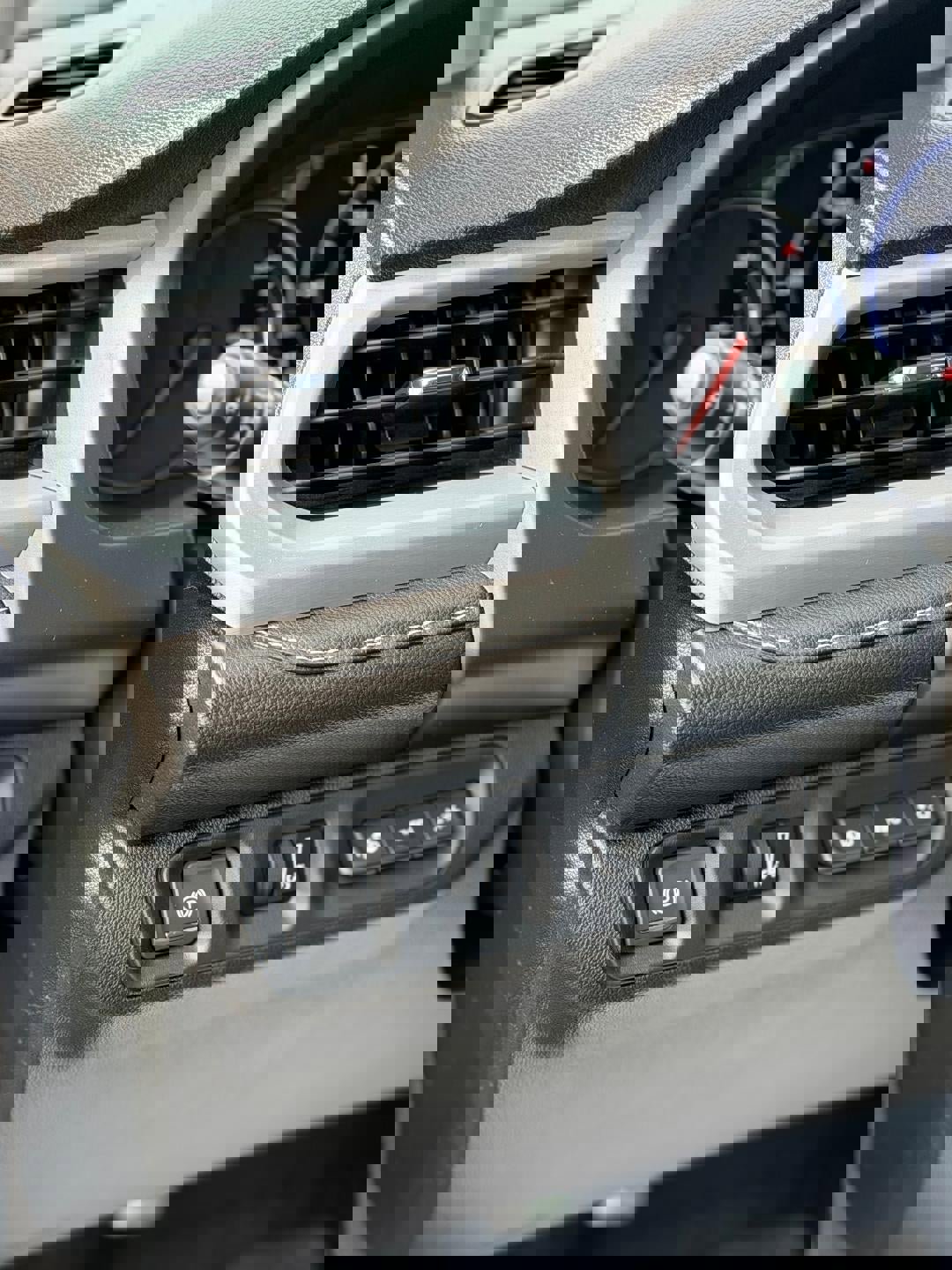 Used 2023 GMC Acadia SLT w/ Elevation Edition image 14