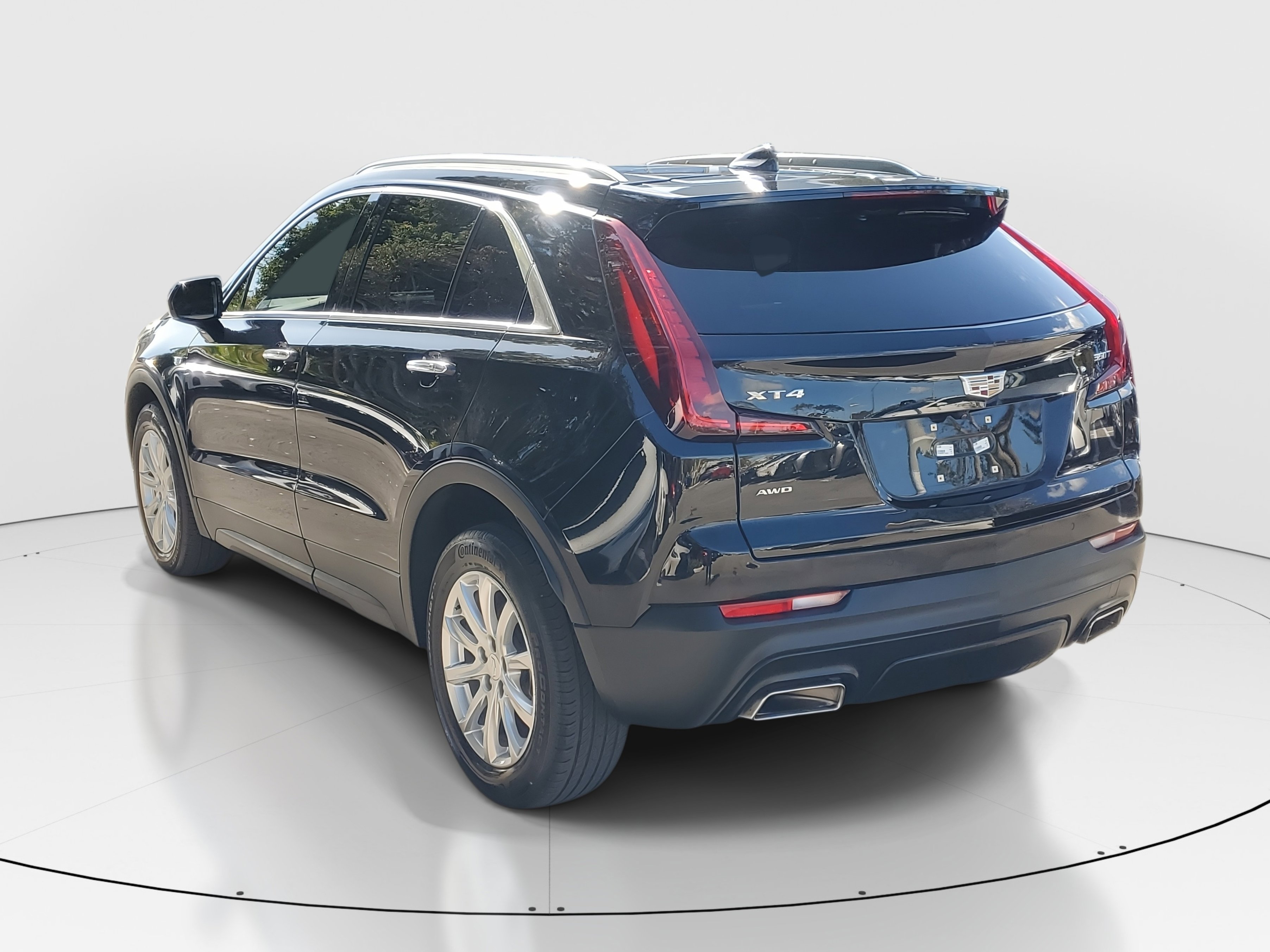 Used 2023 Cadillac XT4 Luxury w/ Cold Weather Package image 5