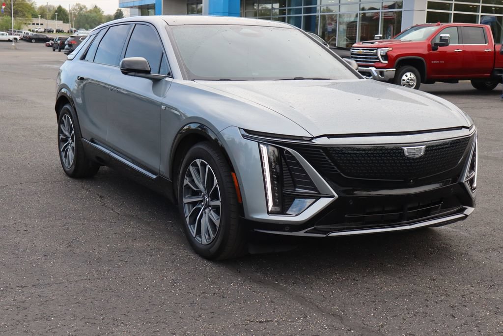 Used 2024 Cadillac Lyriq Sport RWD image 2