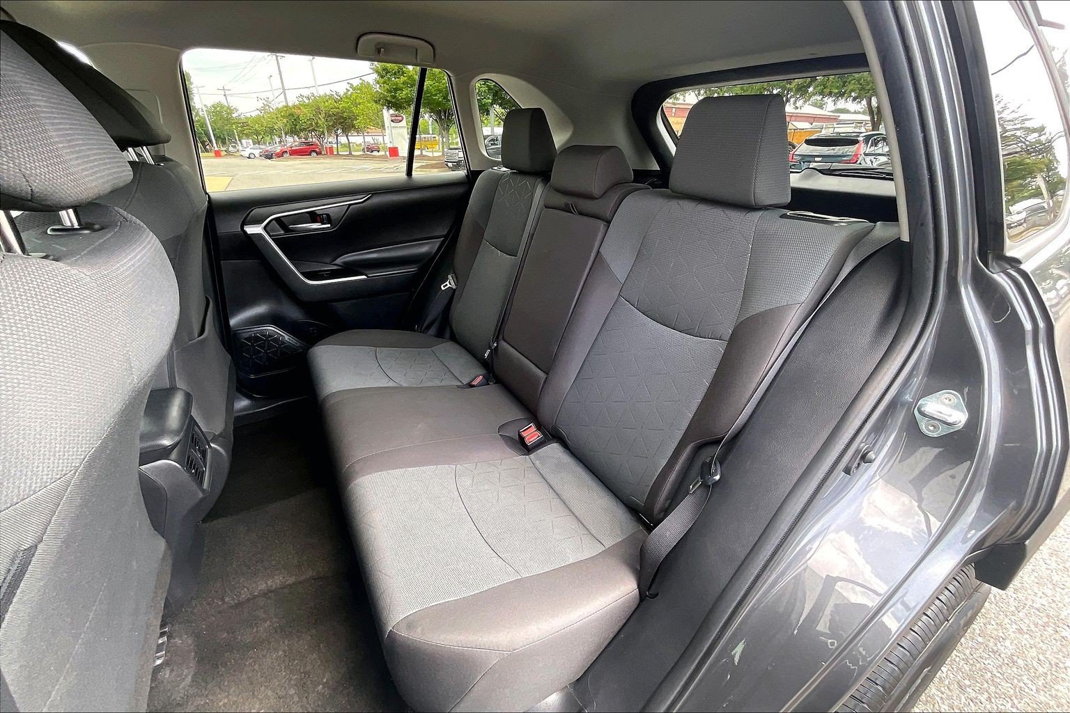 Used 2024 Toyota RAV4 XLE FWD image 30