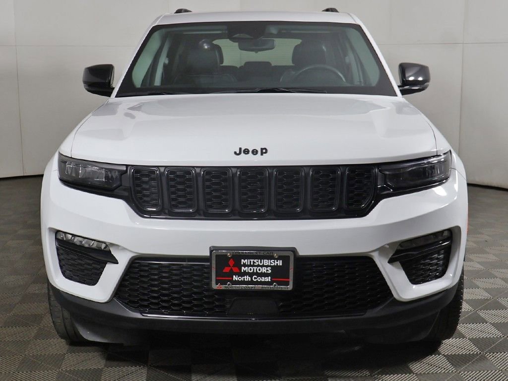 Used 2023 Jeep Grand Cherokee Limited w/ Black Appearance Package AWD/4WD image 11