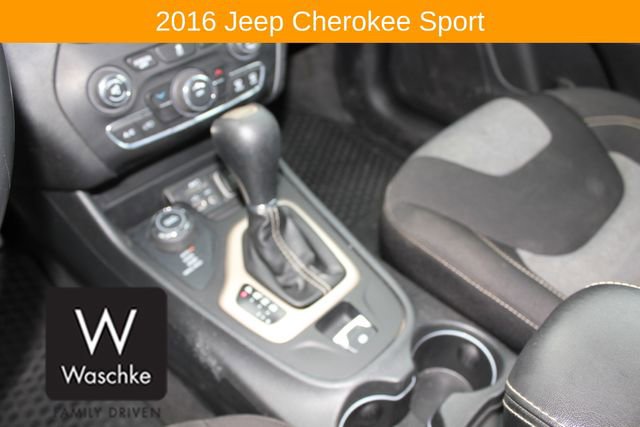 Used 2016 Jeep Cherokee Sport w/ Cold Weather Group image 39