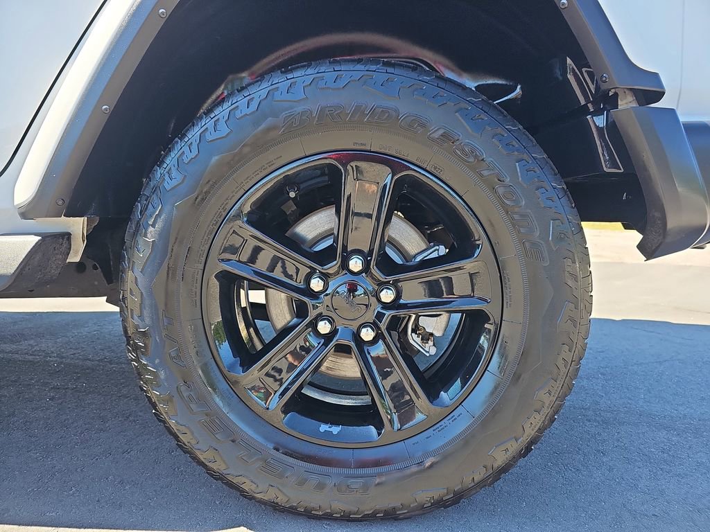Used 2022 Jeep Wrangler Unlimited Sahara AWD/4WD image 37