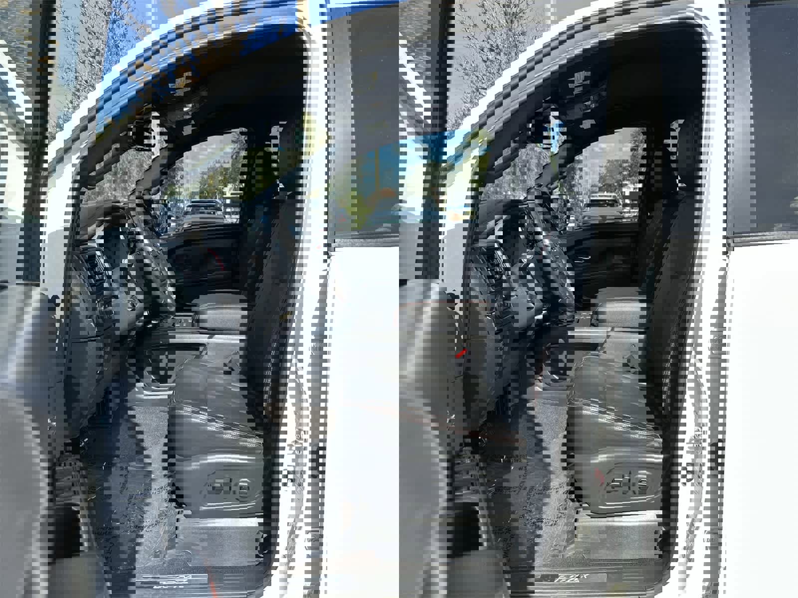 Used 2021 Nissan Titan PRO-4X w/ Pro-4x Convenience Package image 2