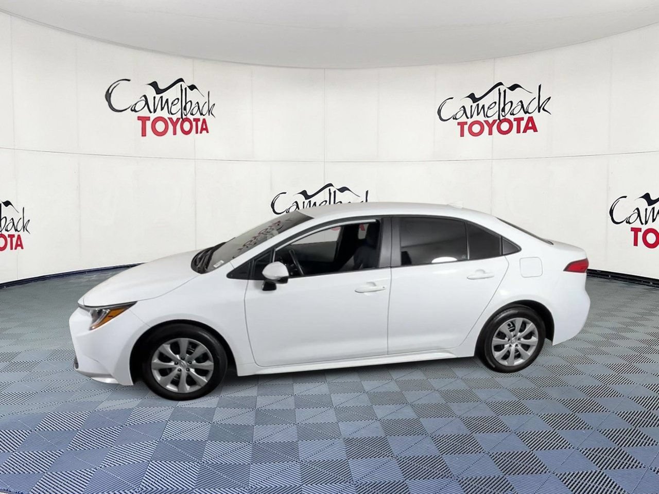 Used 2025 Toyota Corolla LE FWD image 7