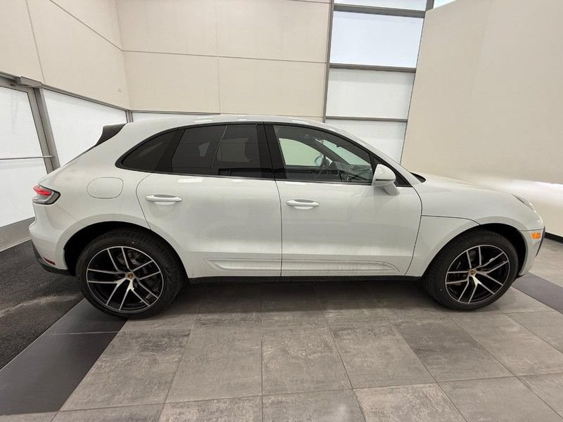 Used 2026 Porsche Macan AWD/4WD image 8