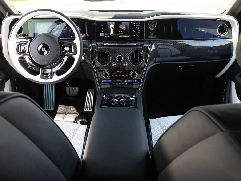 New 2027 Rolls-Royce Cullinan Black Badge AWD/4WD image 2