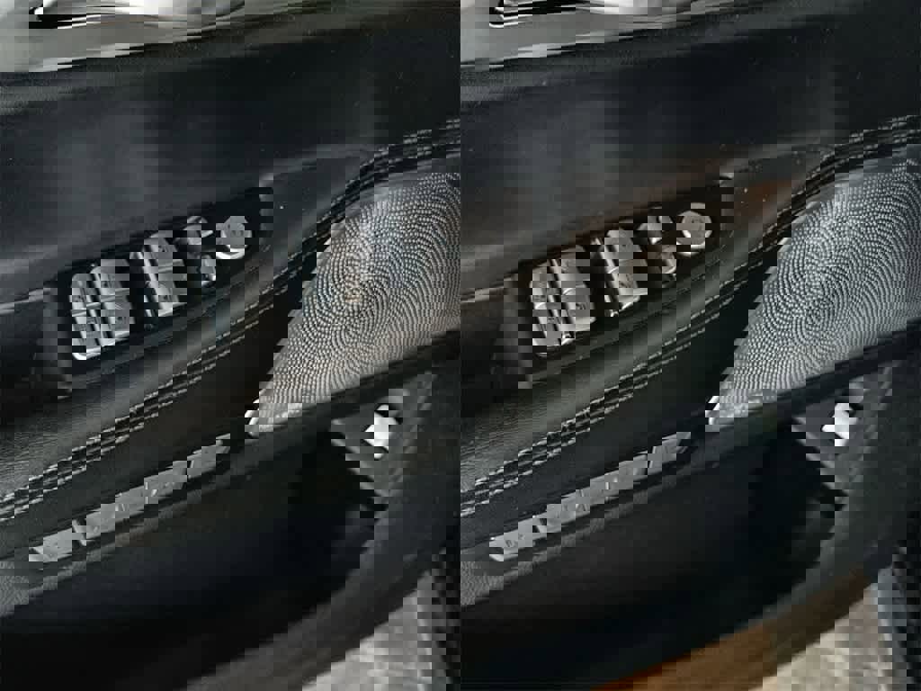 Used 2018 BMW 750i xDrive image 25