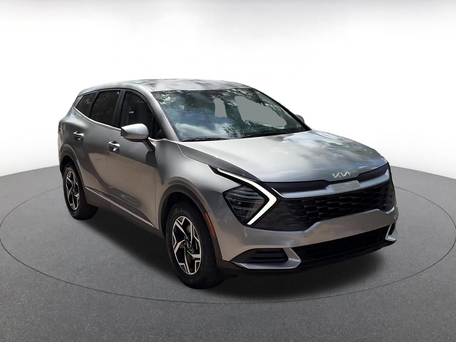 Used 2025 Kia Sportage LX FWD image 3