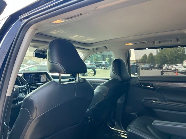 Used 2020 Toyota Highlander Platinum AWD/4WD image 11
