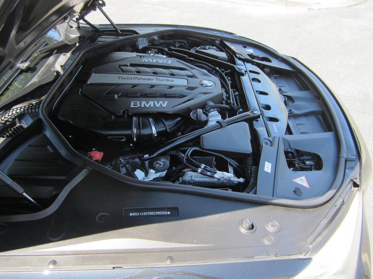 Used 2013 BMW 750i RWD image 15