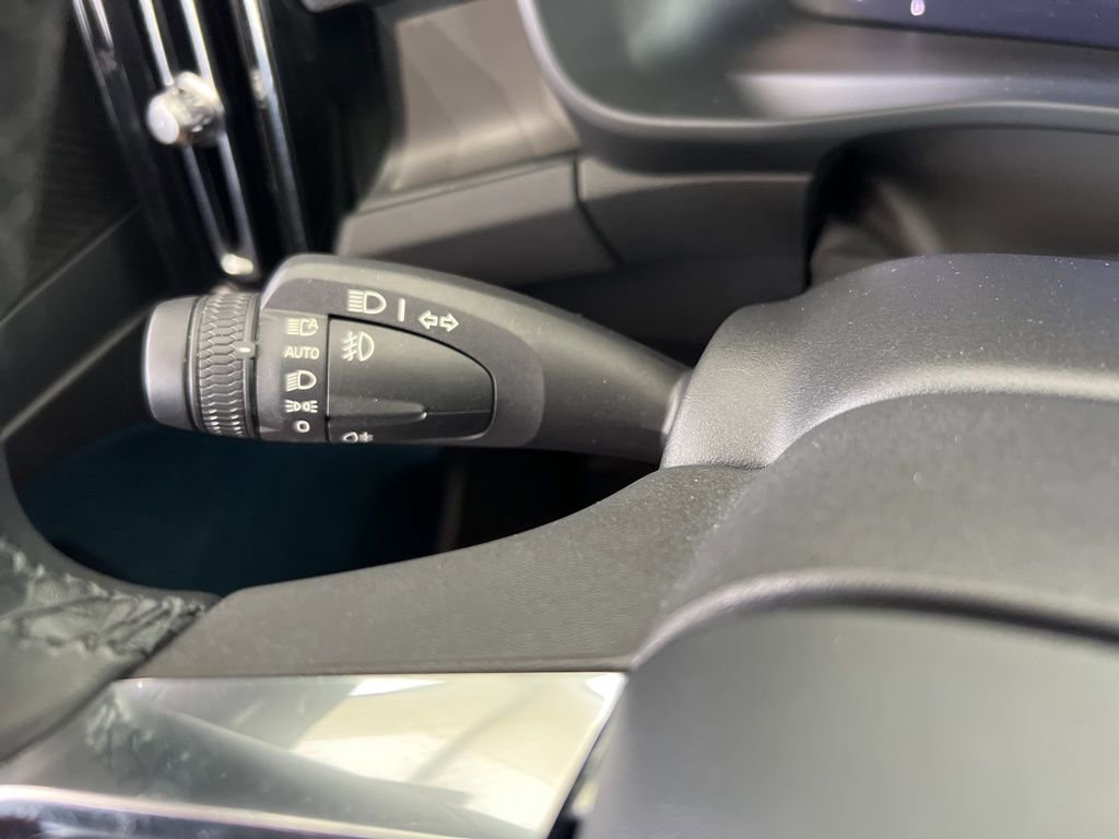 Used 2023 Volvo XC40 Recharge Ultimate w/ Protection Package Premier image 41