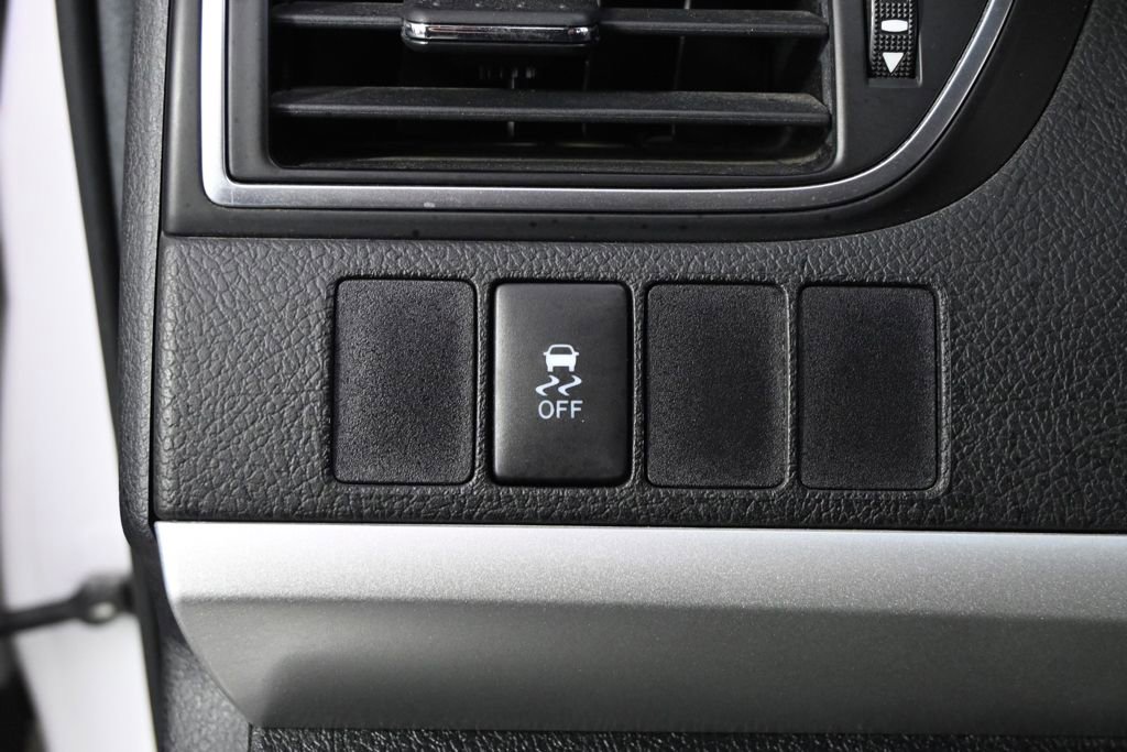 Used 2015 Toyota Camry SE FWD image 23