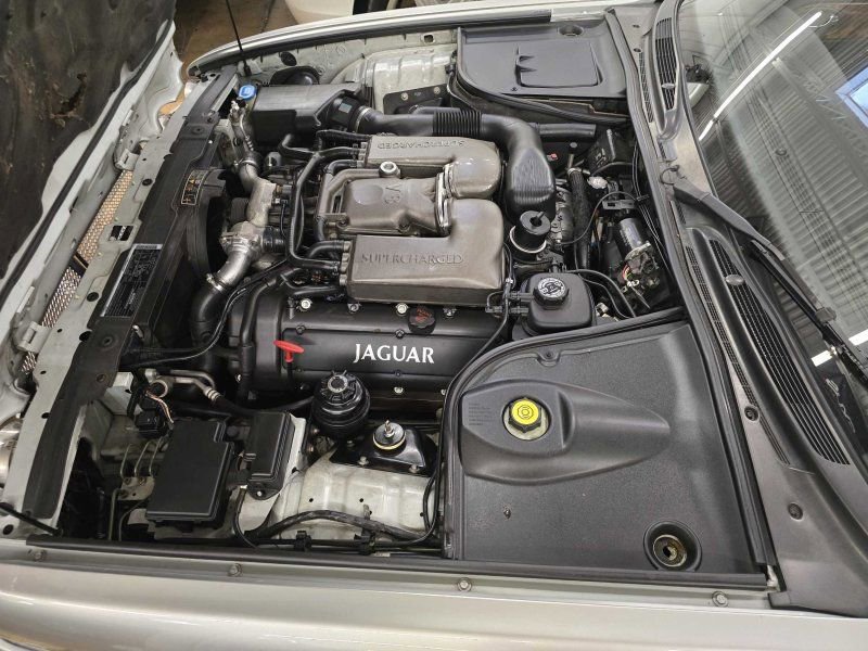 Used 1999 Jaguar XJ8 image 9