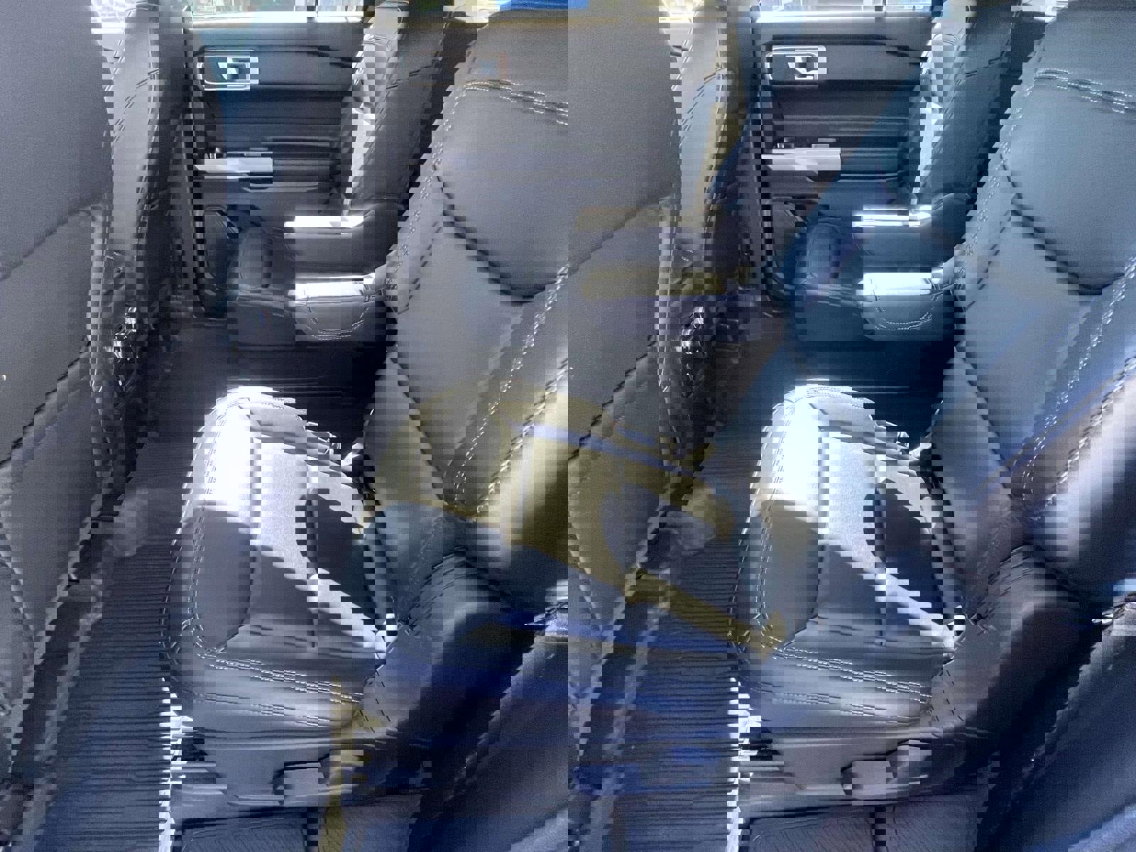 Used 2022 Ford Explorer XLT w/ Equipment Group 202A image 10