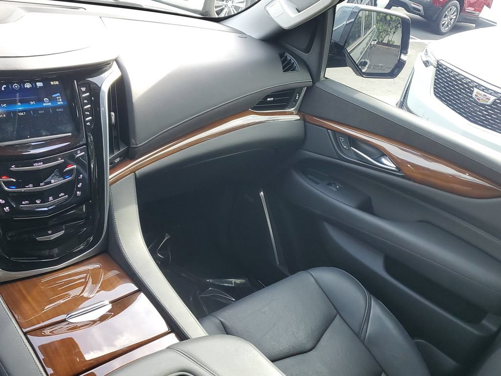 Used 2020 Cadillac Escalade Luxury AWD/4WD image 20