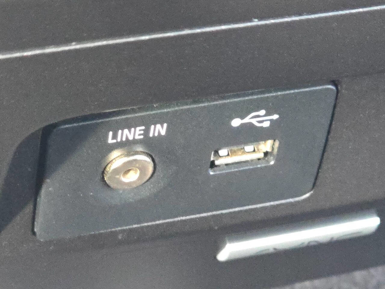 Used 2015 Ford F150 XLT w/ Equipment Group 301A Mid image 3