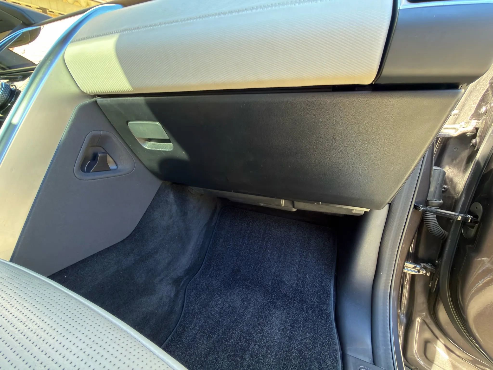 Used 2023 Land Rover Discovery Metropolitan Edition image 4