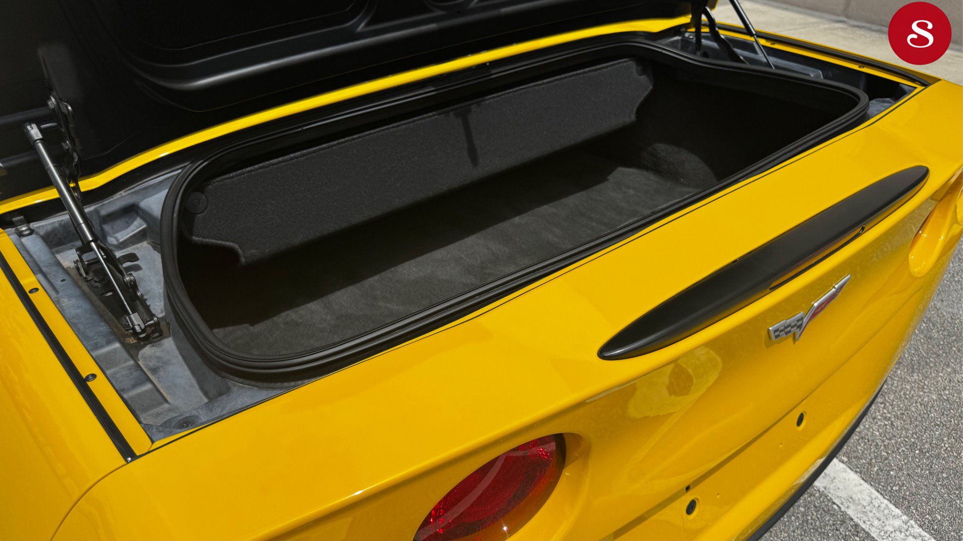 Used 2007 Chevrolet Corvette Convertible w/ Preferred Equipment Group RWD image 7