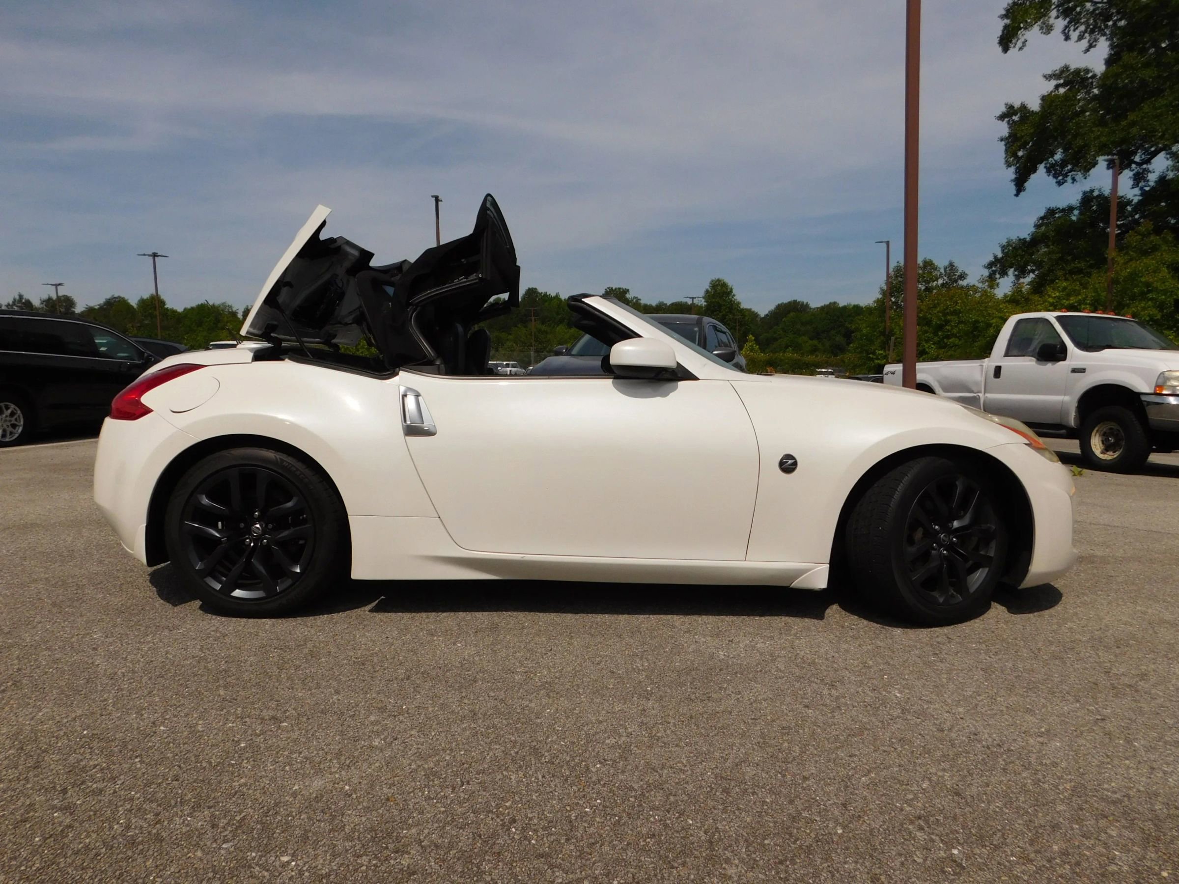 Used 2016 Nissan 370Z Touring RWD image 11