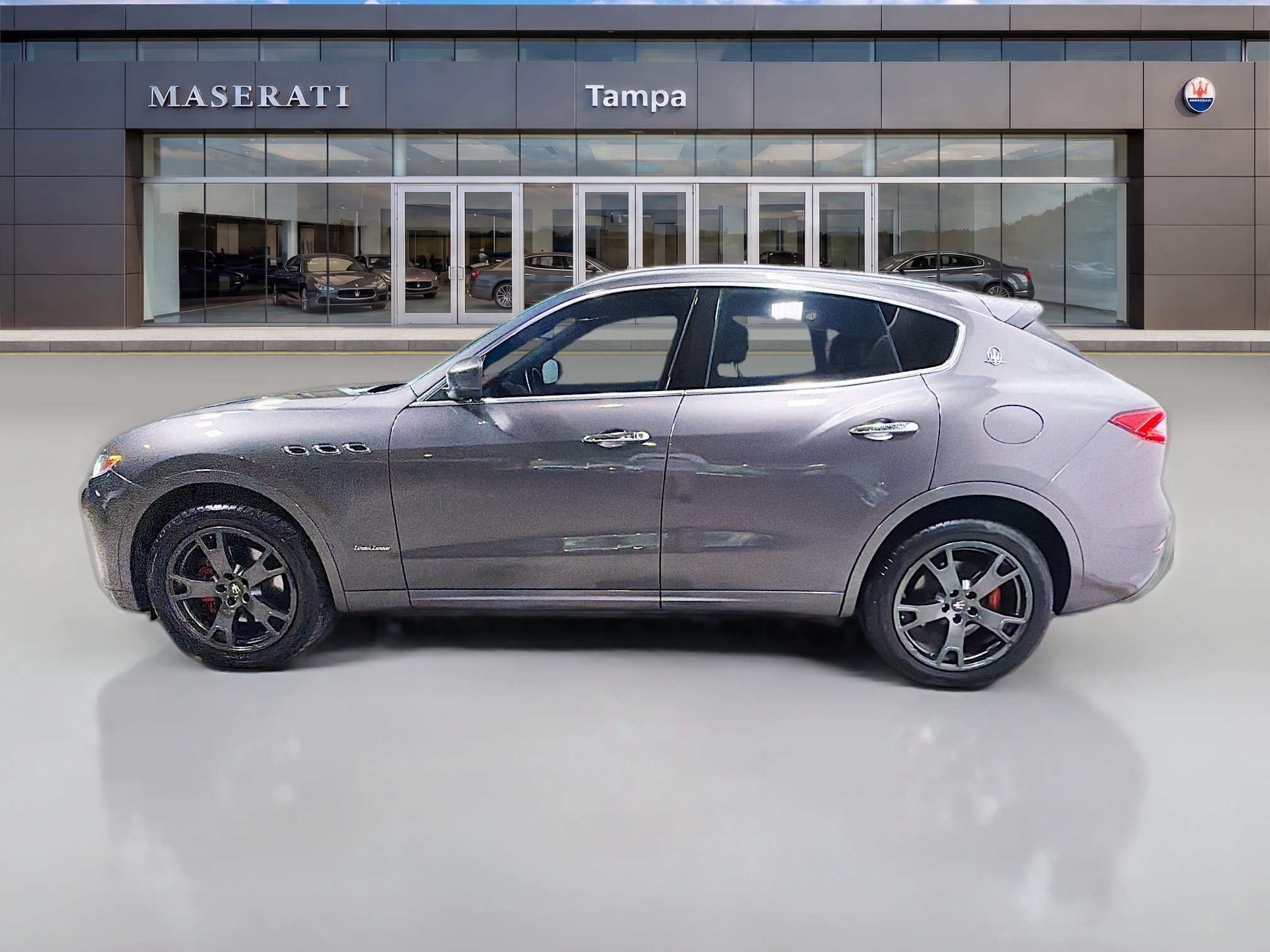 Used 2018 Maserati Levante GranLusso AWD/4WD image 6