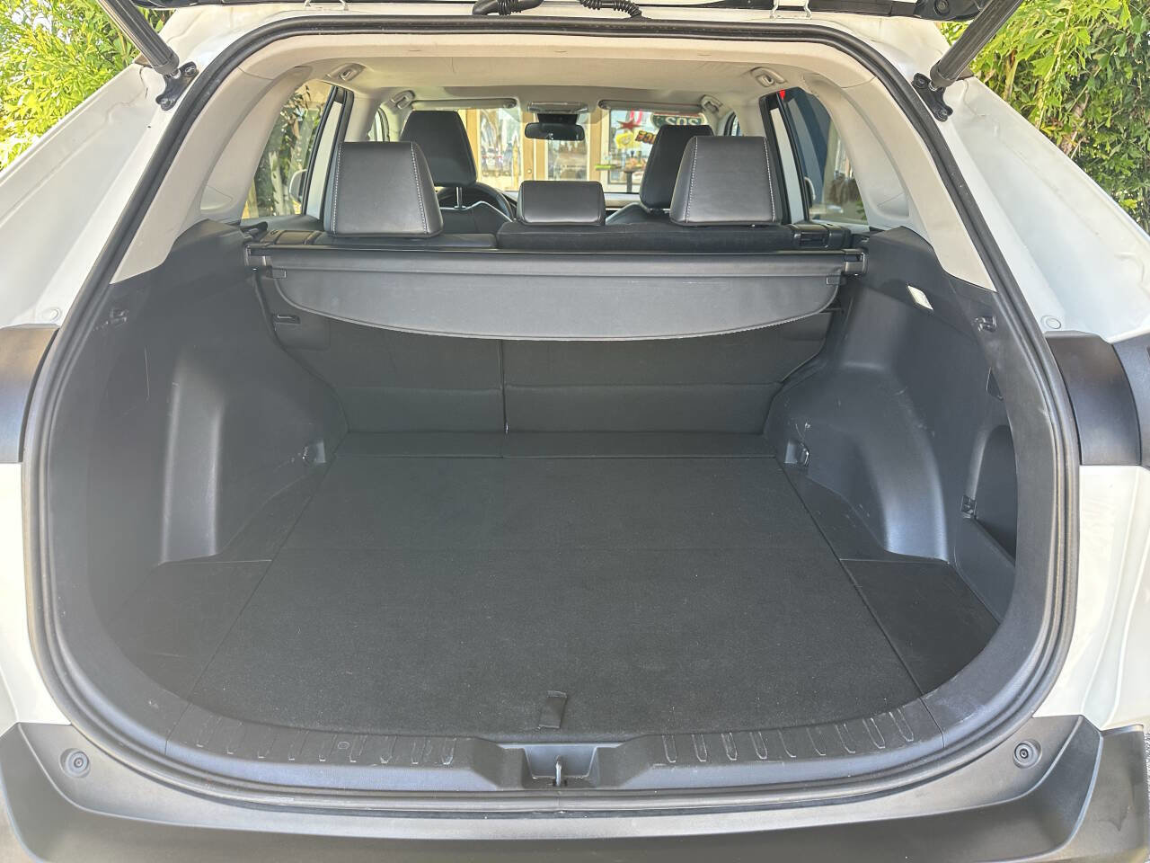 Used 2021 Toyota RAV4 XLE Premium image 7