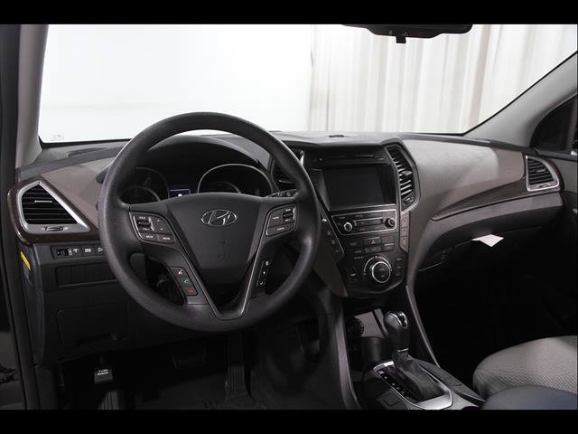 Used 2017 Hyundai Santa Fe SE AWD/4WD image 6