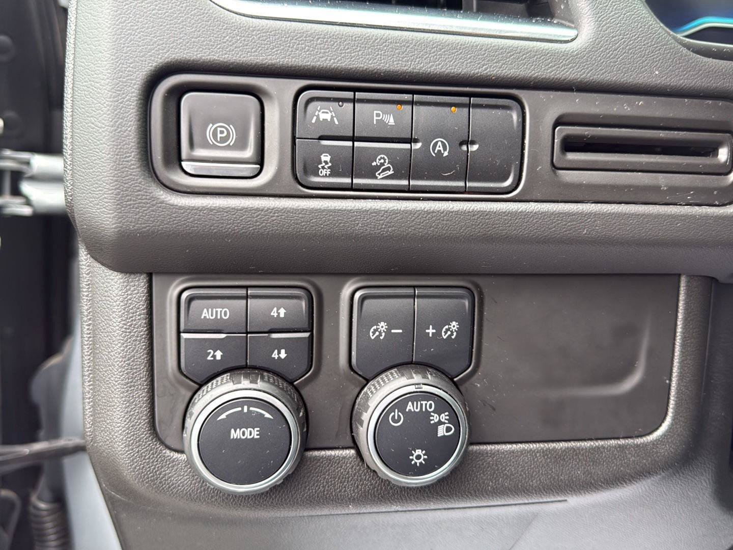 Used 2023 Chevrolet Tahoe Z71 AWD/4WD image 12