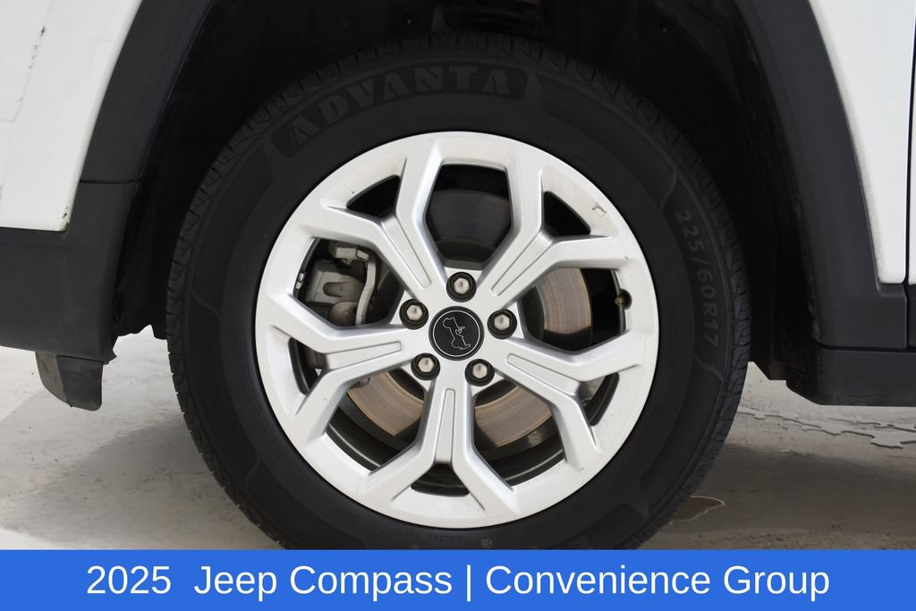 Used 2025 Jeep Compass Latitude w/ Sun & Sound Group AWD/4WD image 6