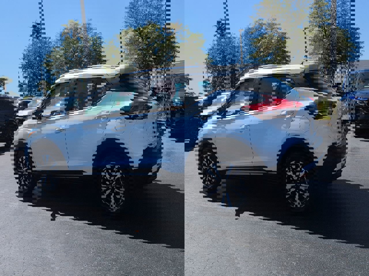 Used 2020 Nissan Kicks SR w/ SR Premium Package image 6