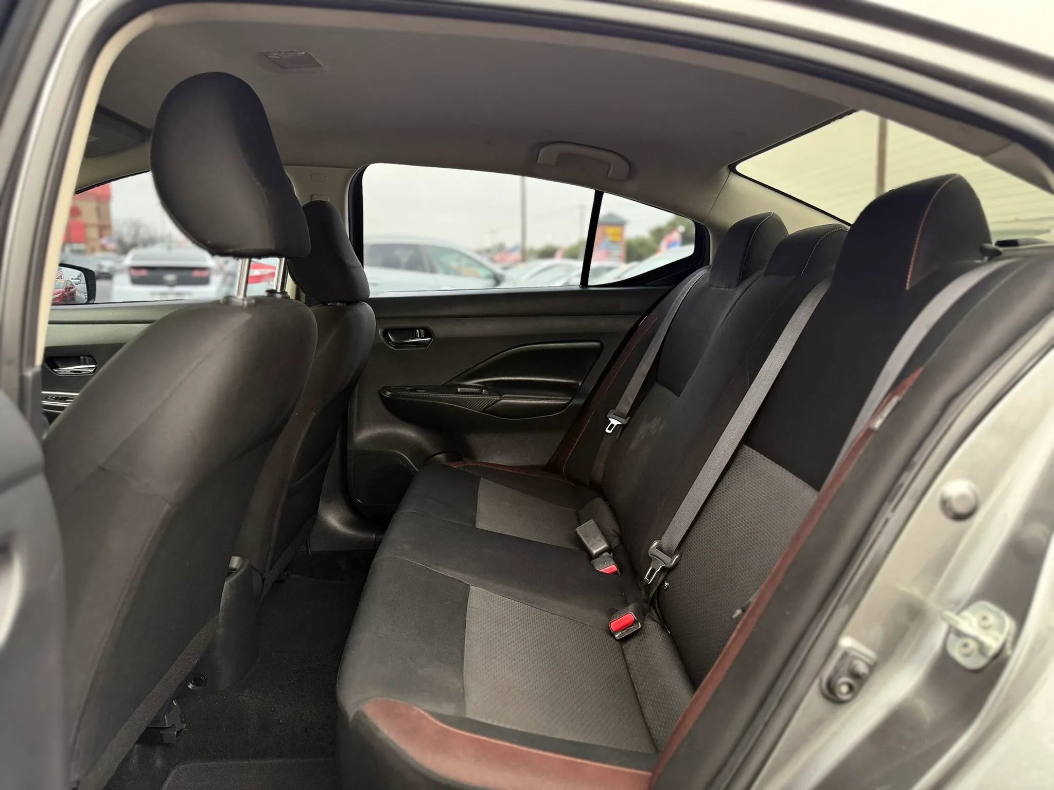 Used 2020 Nissan Versa SR FWD image 27