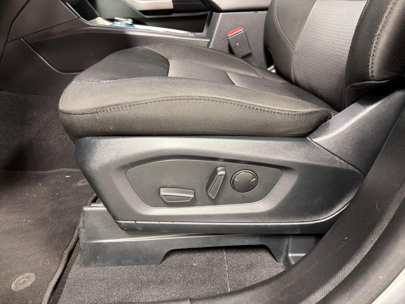 Used 2024 Ford Explorer XLT RWD image 14