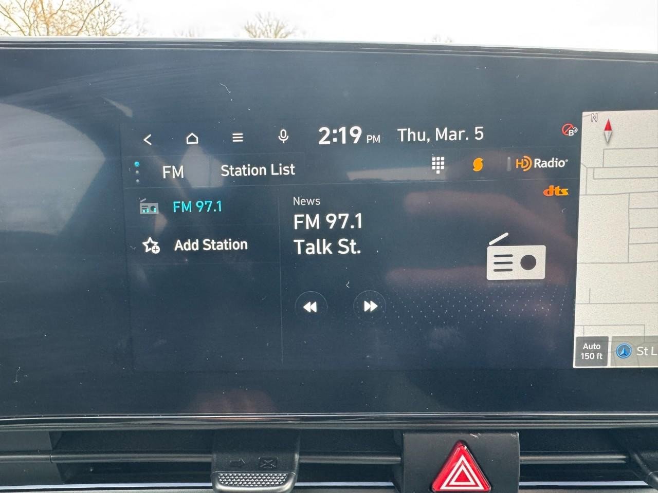 Used 2025 Hyundai Elantra Limited image 24