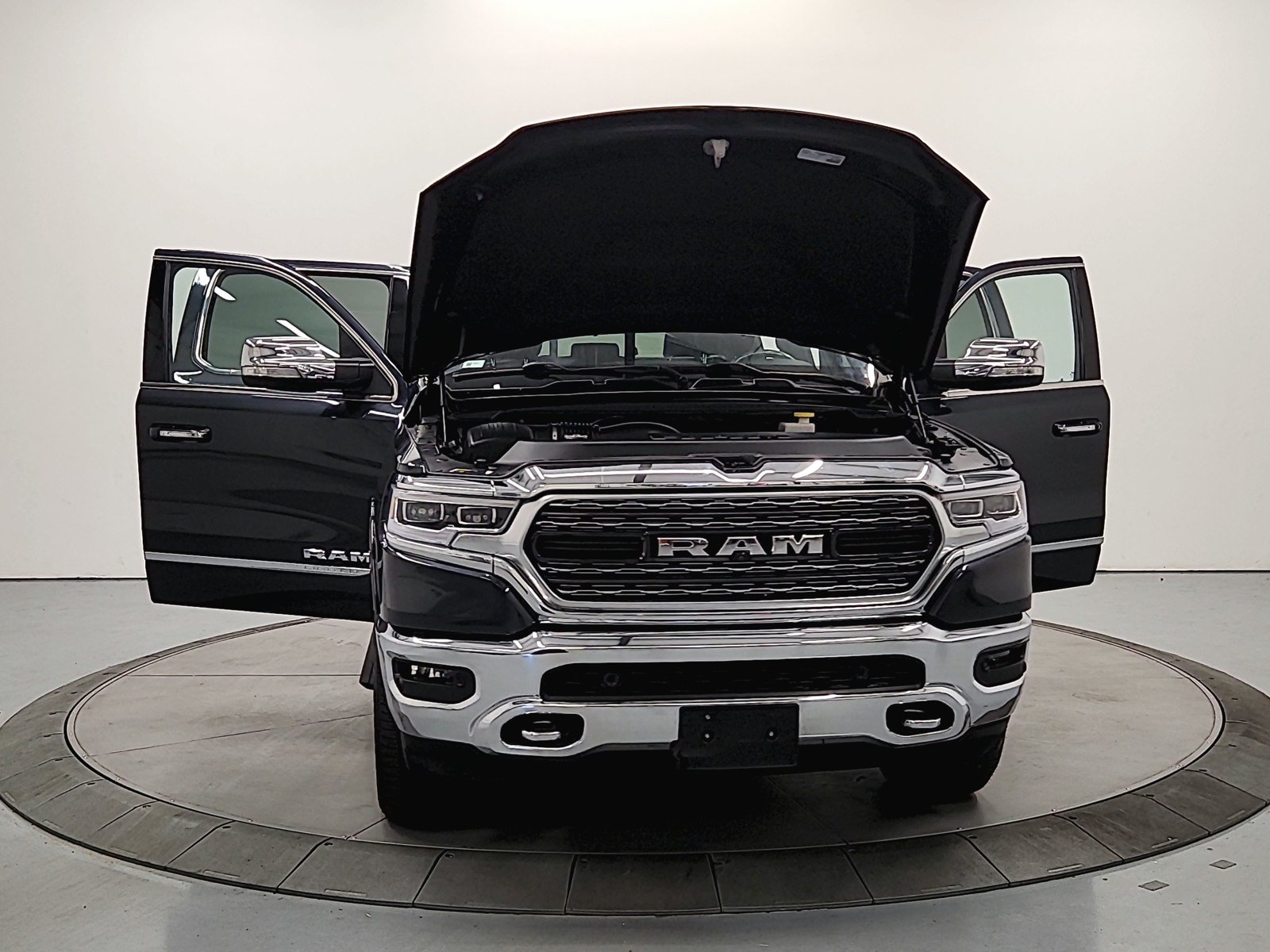 Used 2019 RAM 1500 Limited AWD/4WD image 12