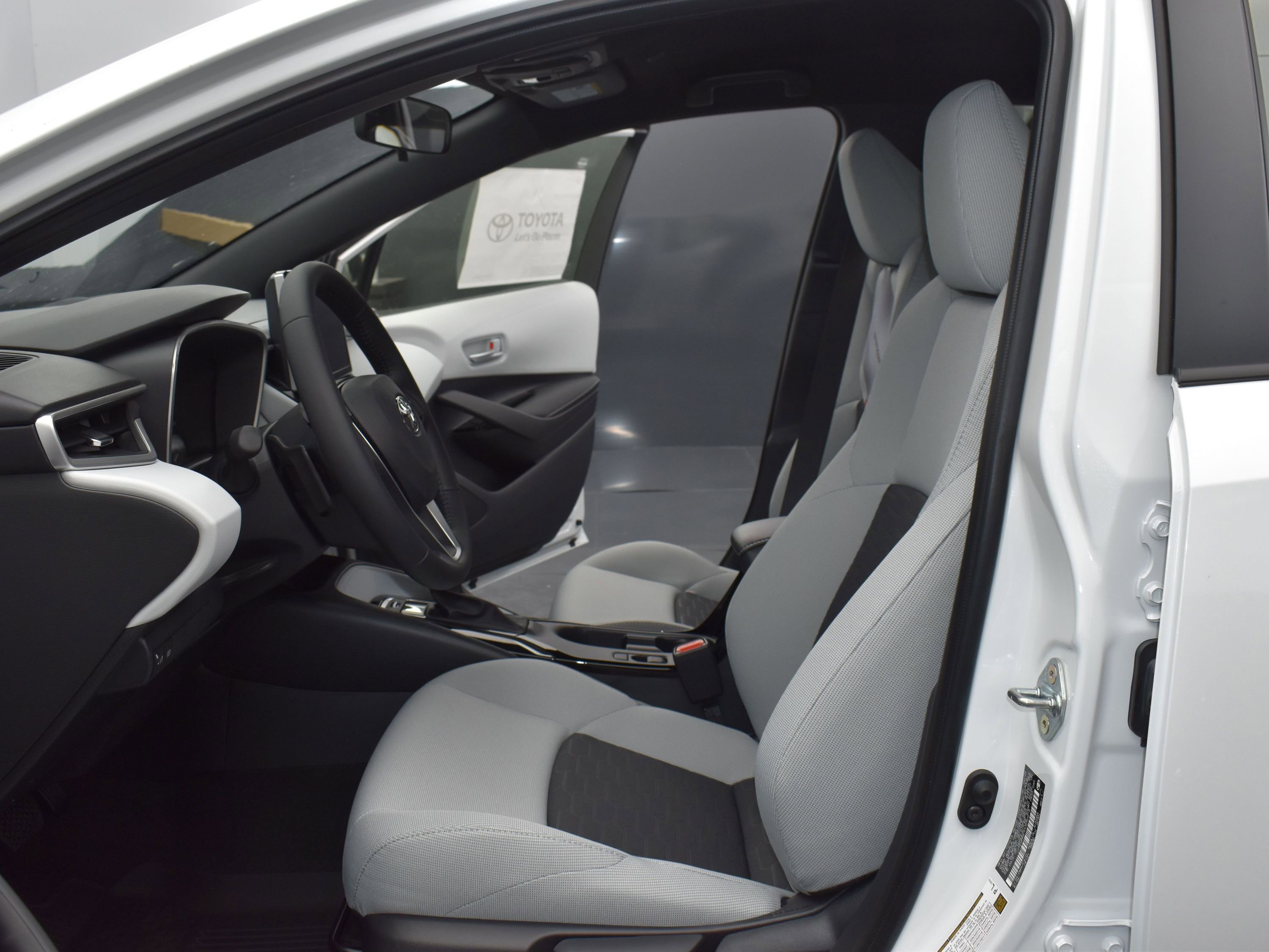 Used 2025 Toyota Corolla SE image 12