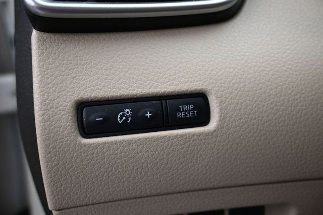 Used 2015 Nissan Rogue SV AWD/4WD image 24