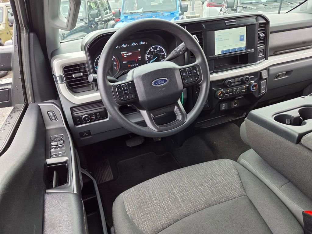 Used 2025 Ford F250 XLT image 6