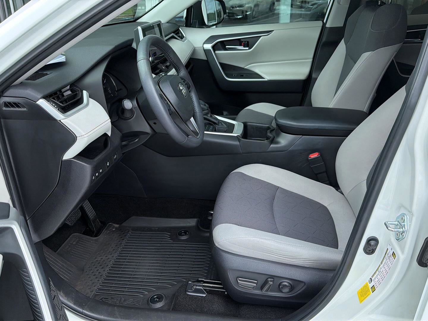 Used 2024 Toyota RAV4 XLE w/ Convenience Package AWD/4WD image 10