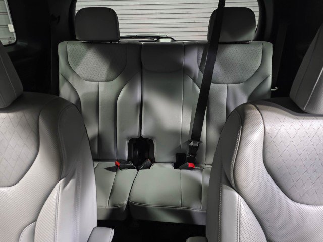 Used 2021 Hyundai Palisade SEL w/ Premium Package image 18