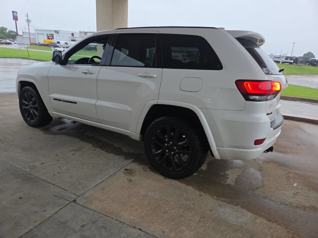 Used 2019 Jeep Grand Cherokee Altitude AWD/4WD image 5