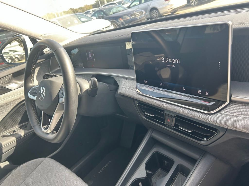 Used 2025 Volkswagen Tiguan S w/ 18" Wheel Package image 35