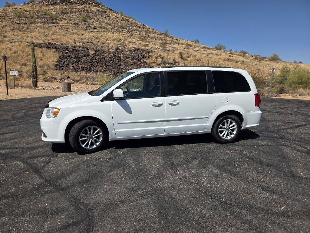 Used 2015 Dodge Grand Caravan SXT FWD image 2