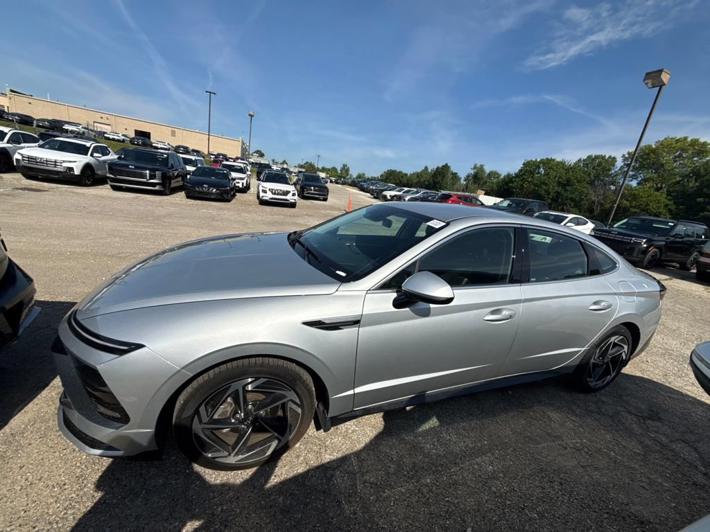 Certified 2026 Hyundai Sonata SEL AWD/4WD image 2