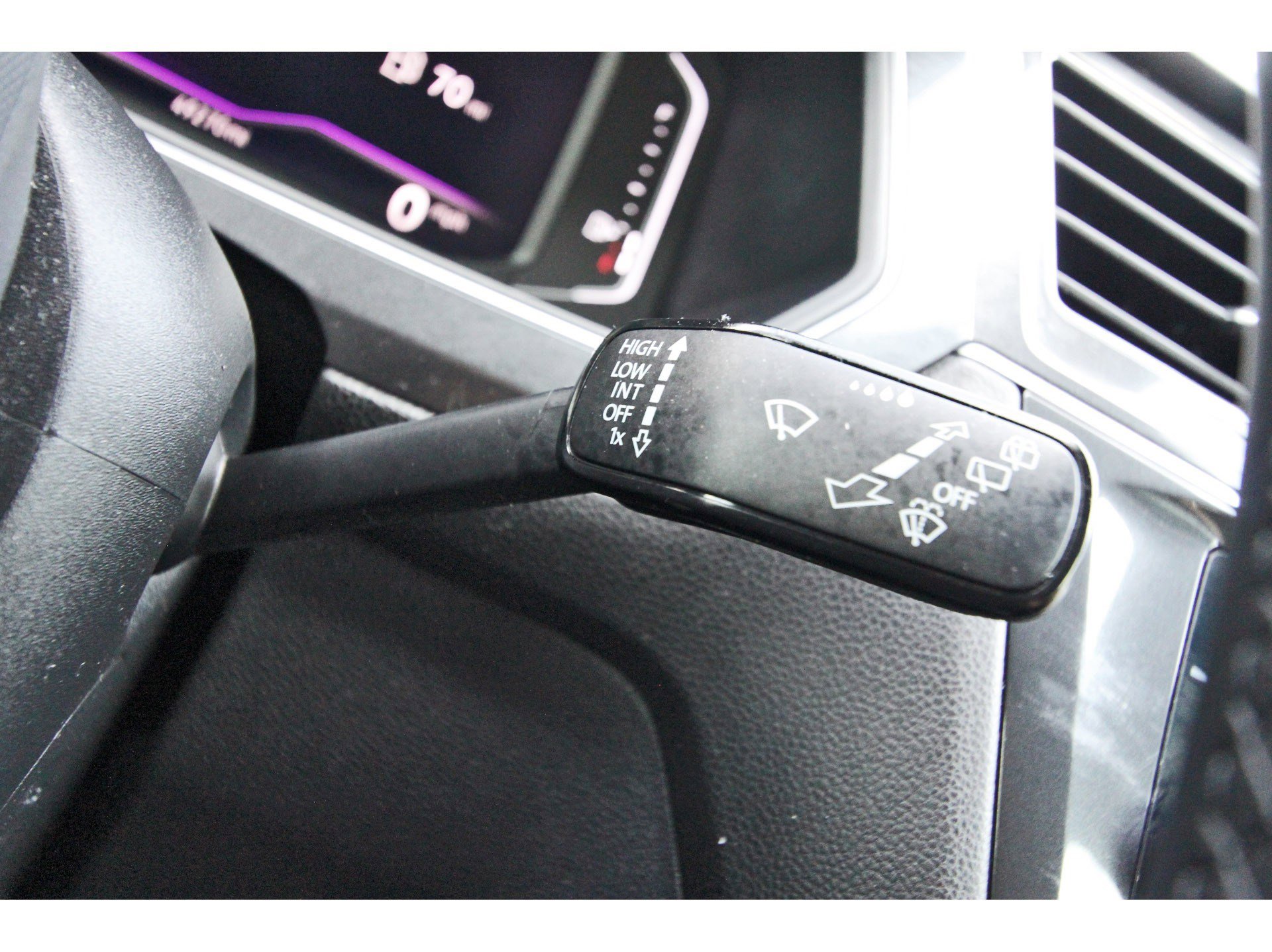 Used 2022 Volkswagen Tiguan SEL R-Line image 20