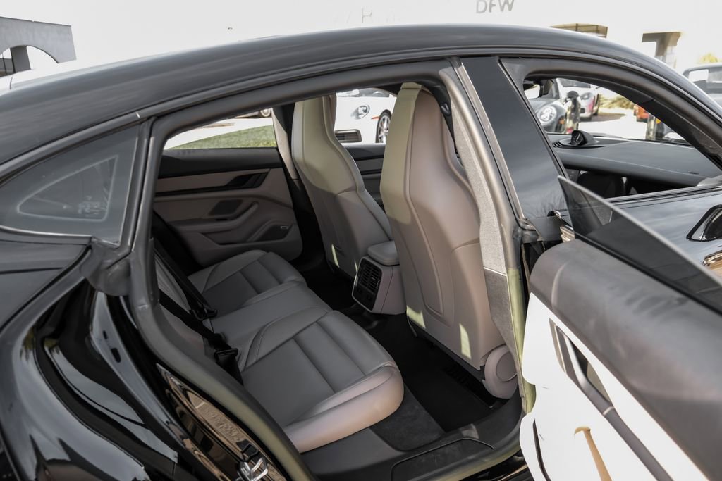 Used 2022 Porsche Taycan image 36