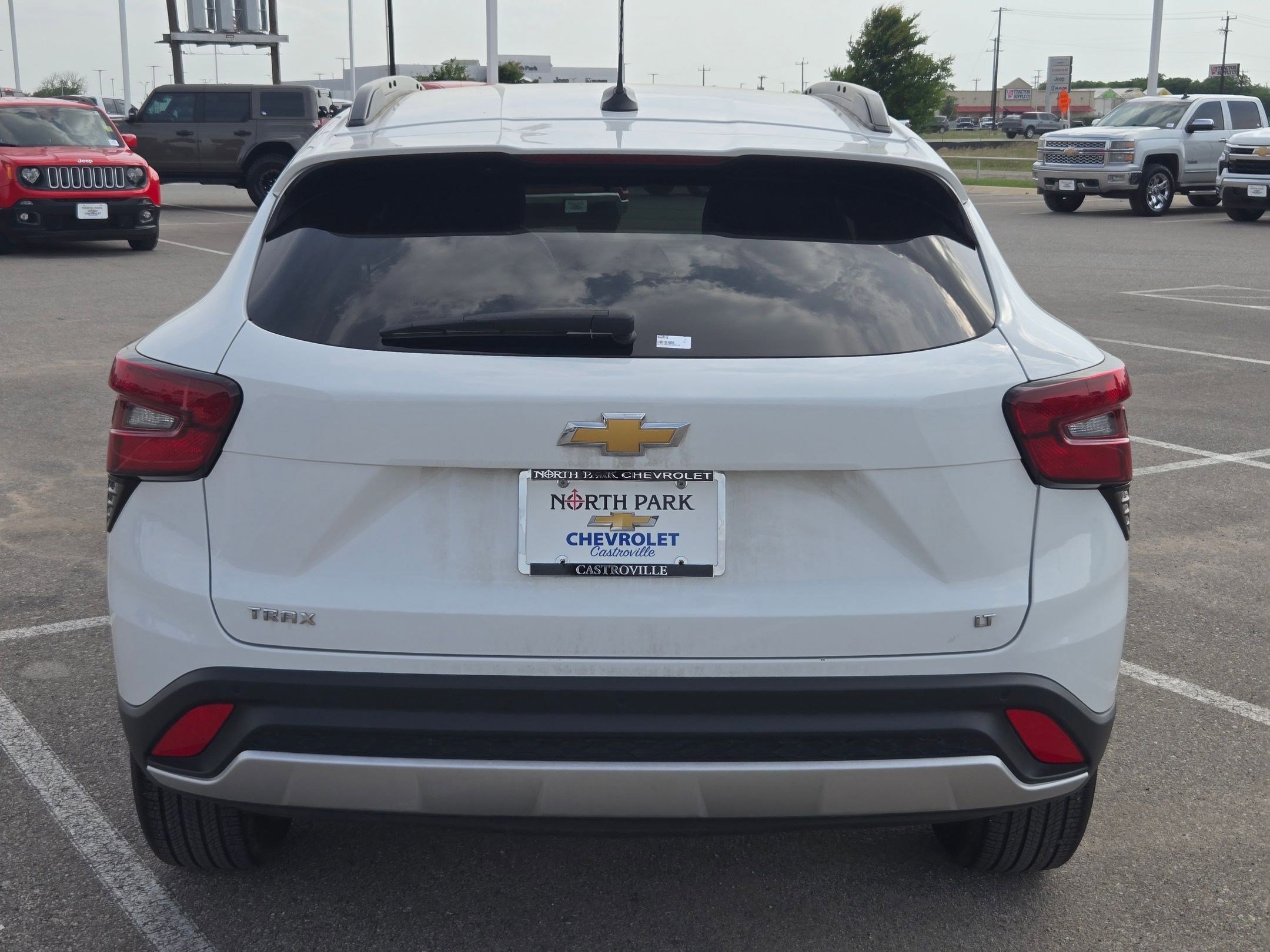 Certified 2025 Chevrolet Trax LT w/ Driver Confidence Package FWD image 4