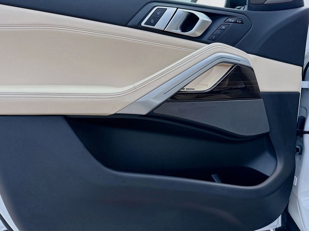 Used 2021 BMW X6 sDrive40i w/ Premium Package image 22